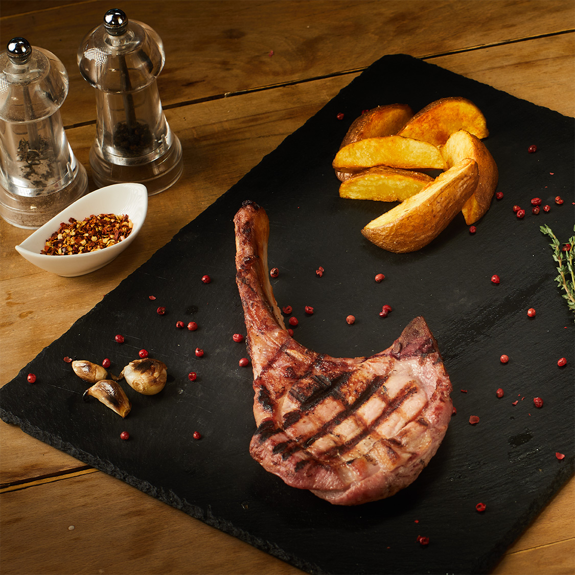 urbandada-restaurant-bucuresti-cotlet-porc-cartofi-cuptor