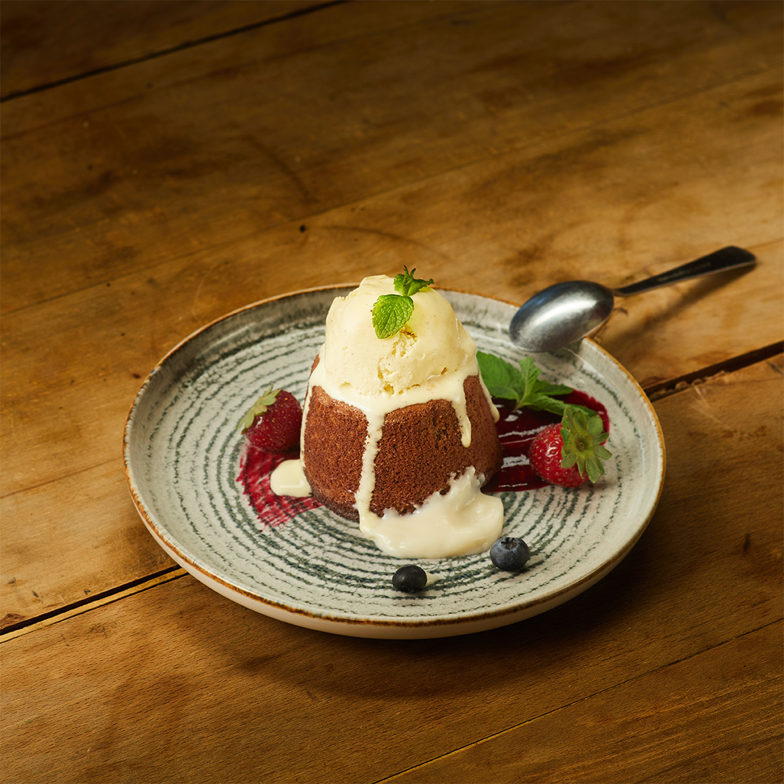 urbandada-restaurant-bucuresti-lava-cake-vulcan-ciocolata-inghetata